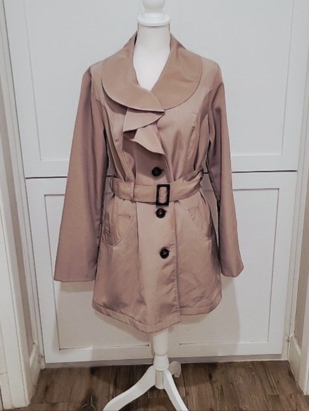 Cynthia Rowley Tan Ruffle-Collar Trench Coat with Belt | Size XL